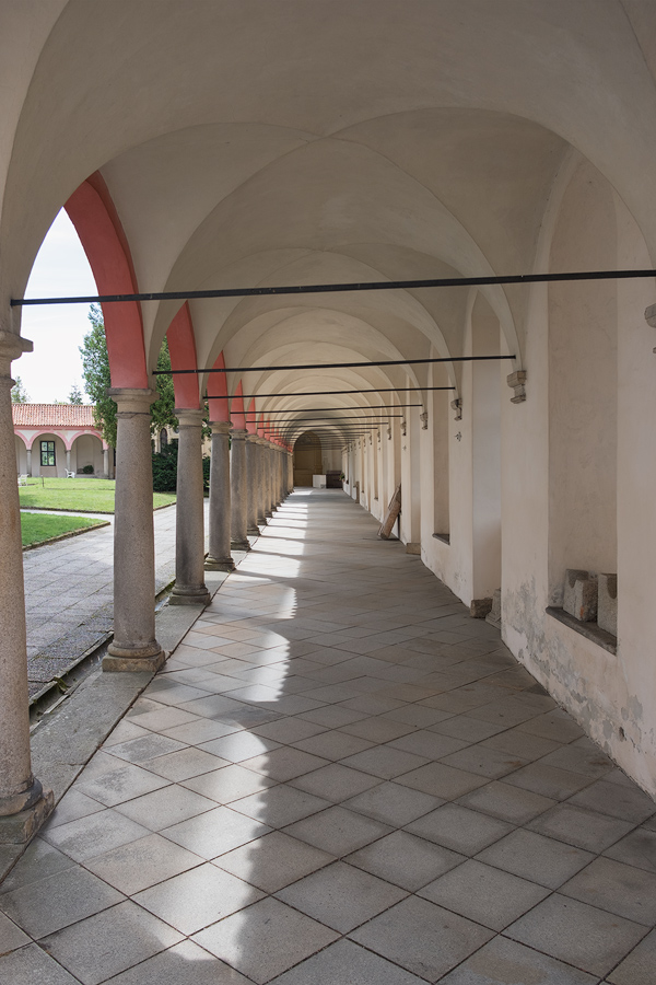 Schloß Hradec, Arkaden zum Musikpavillion