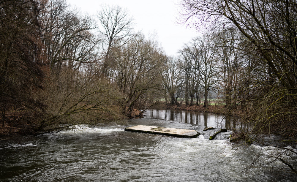 Rednitz, Steiner Park mit Resten einer Stauwehr