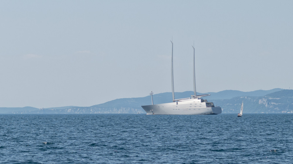 Superyacht-22A22.jpg