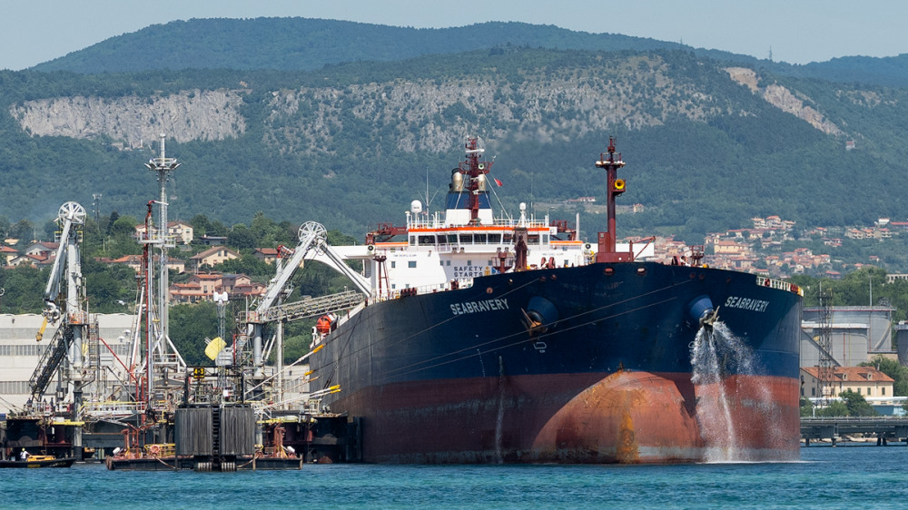 SEABRAVERY (IMO 9288734, MMSI 215782000) is a Crude Oil Tanker built in 2005 (18 years old) and currently sailing under the flag of Malta. 244/42 m