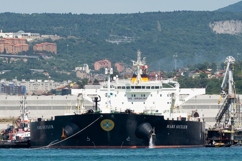 MARE SICULUM (IMO 9457892, MMSI 247301100) is a Crude Oil Tanker built in 2011 (12 years old) and currently sailing under the flag of Italy. 274/48 m