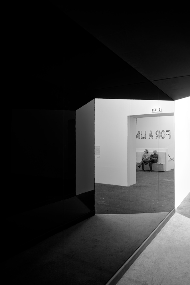 Berlin 2025 - Hamburger Bahnhof, Betrachtung SW